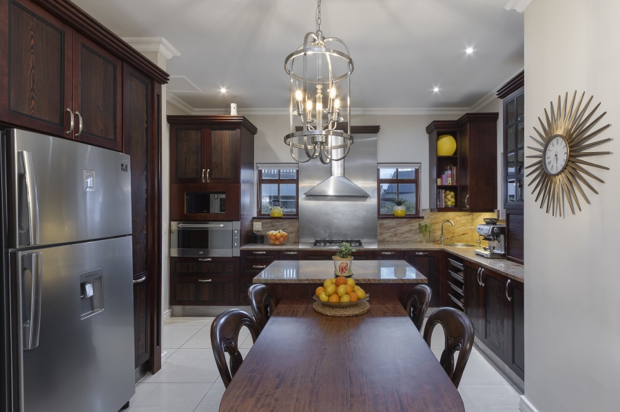 5 Bedroom Property for Sale in De Wijnlanden Residential Estate Western Cape
